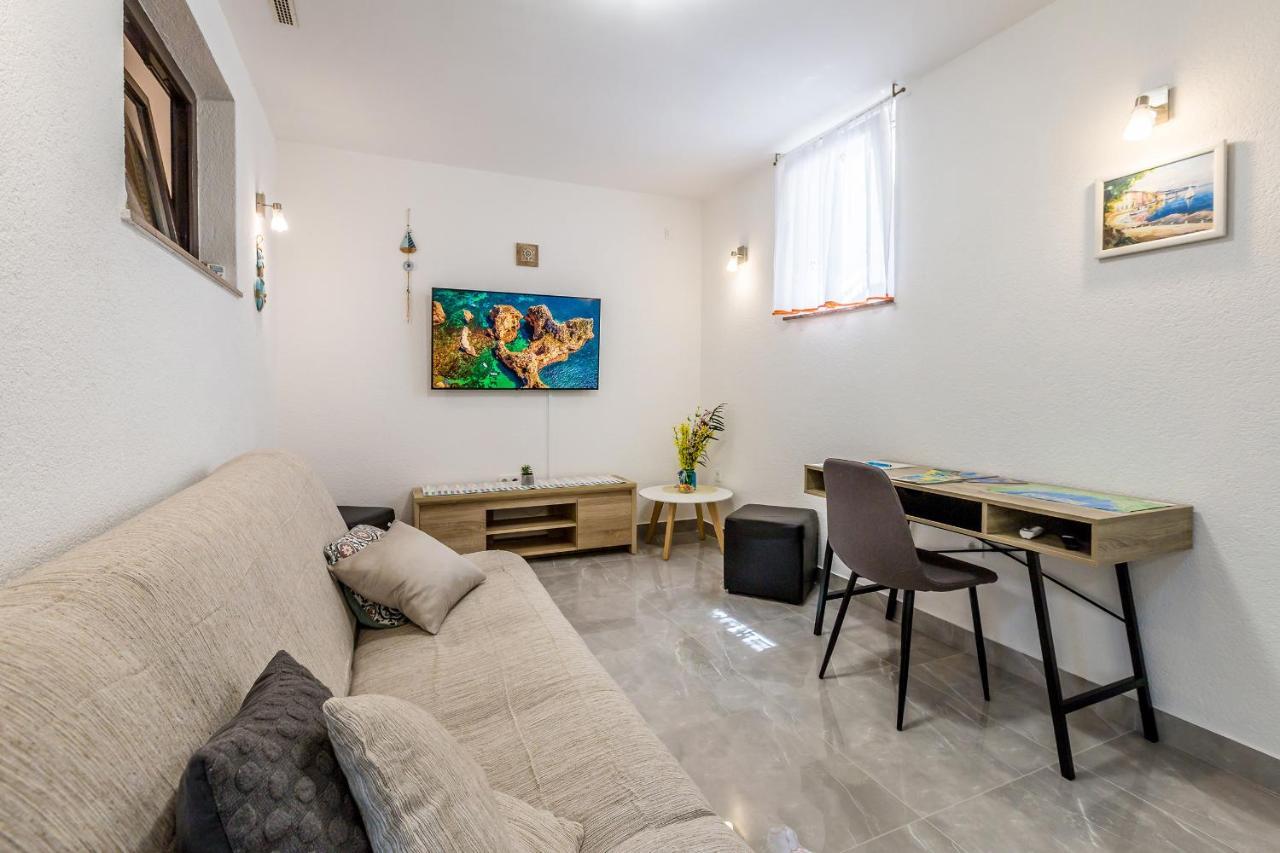 Apartman Filip Appartement Malinska Buitenkant foto