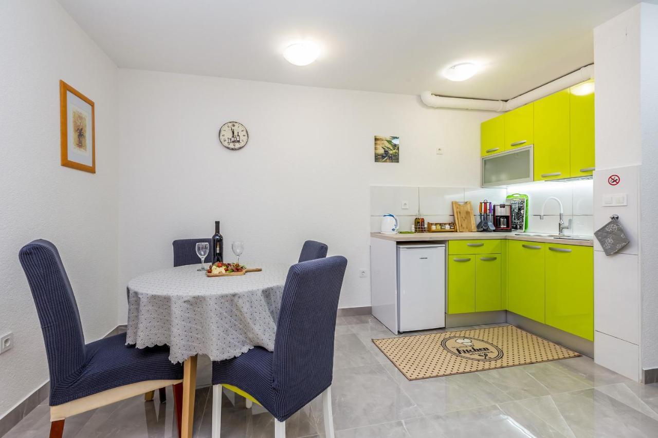 Apartman Filip Appartement Malinska Buitenkant foto