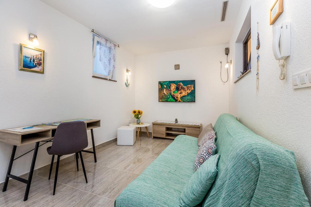 Apartman Filip Appartement Malinska Buitenkant foto